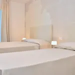 Bright White Flat In The Heart Of דירה