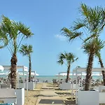 דירה Bright White Flat In The Heart Of ביביונה