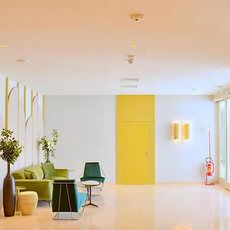 아파트 Bright White Flat In The Heart Of