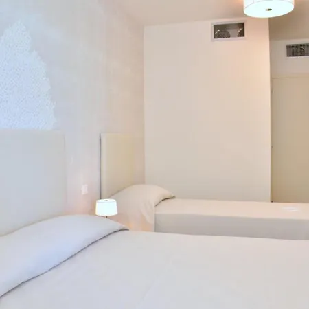 Bright White Flat In The Heart Of 아파트 비비오네