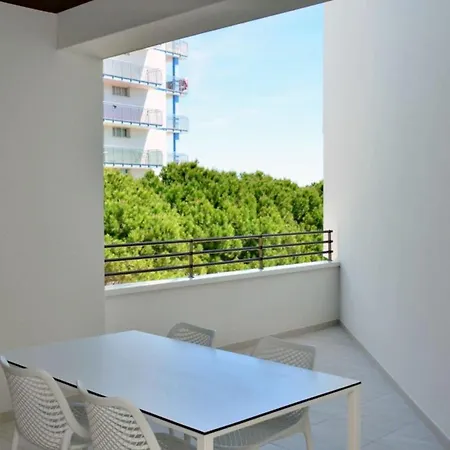 Bright And Coastal Flat In The Heart Of Bibione