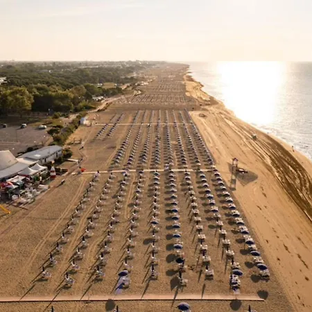 Bright And Coastal Flat In The Heart Of