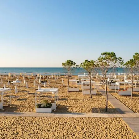 Bright And Coastal Flat In The Heart Of Bibione