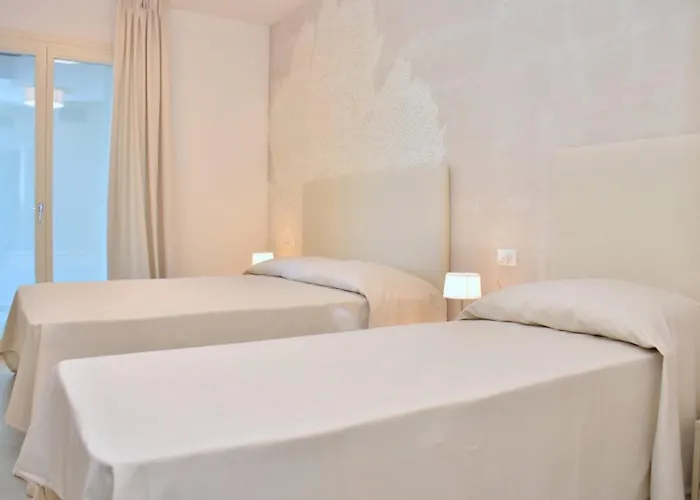 Bright White Flat In The Heart Of Апартаменти